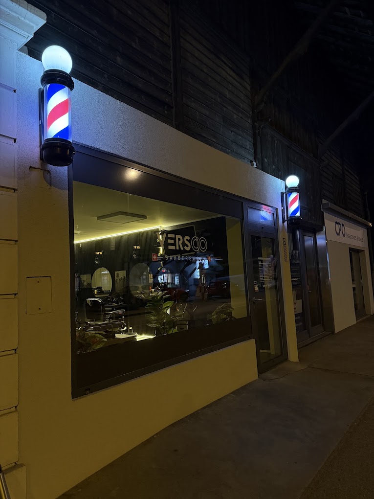 Intérieur du salon Versco Barber à Courtepin
